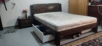 Queen size Bed 0