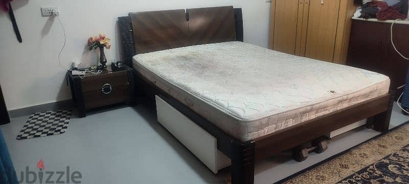 Queen size Bed 2