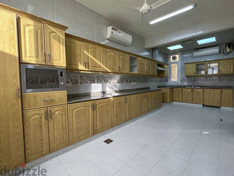 Luxurious 6BHK Villa For Rent in Al Azaiba – Near the beach PPV72 14