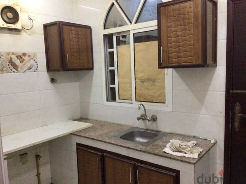 1 bhk flat  for rent in Ruwi near softy ice cream with balcony & lift 1
