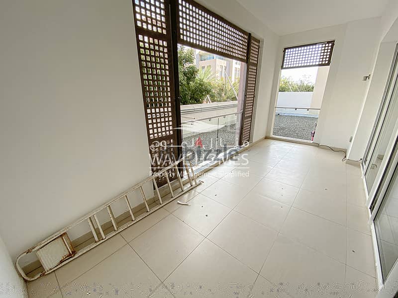 3 Bedroom luxurious apartment in Al Mouj 14