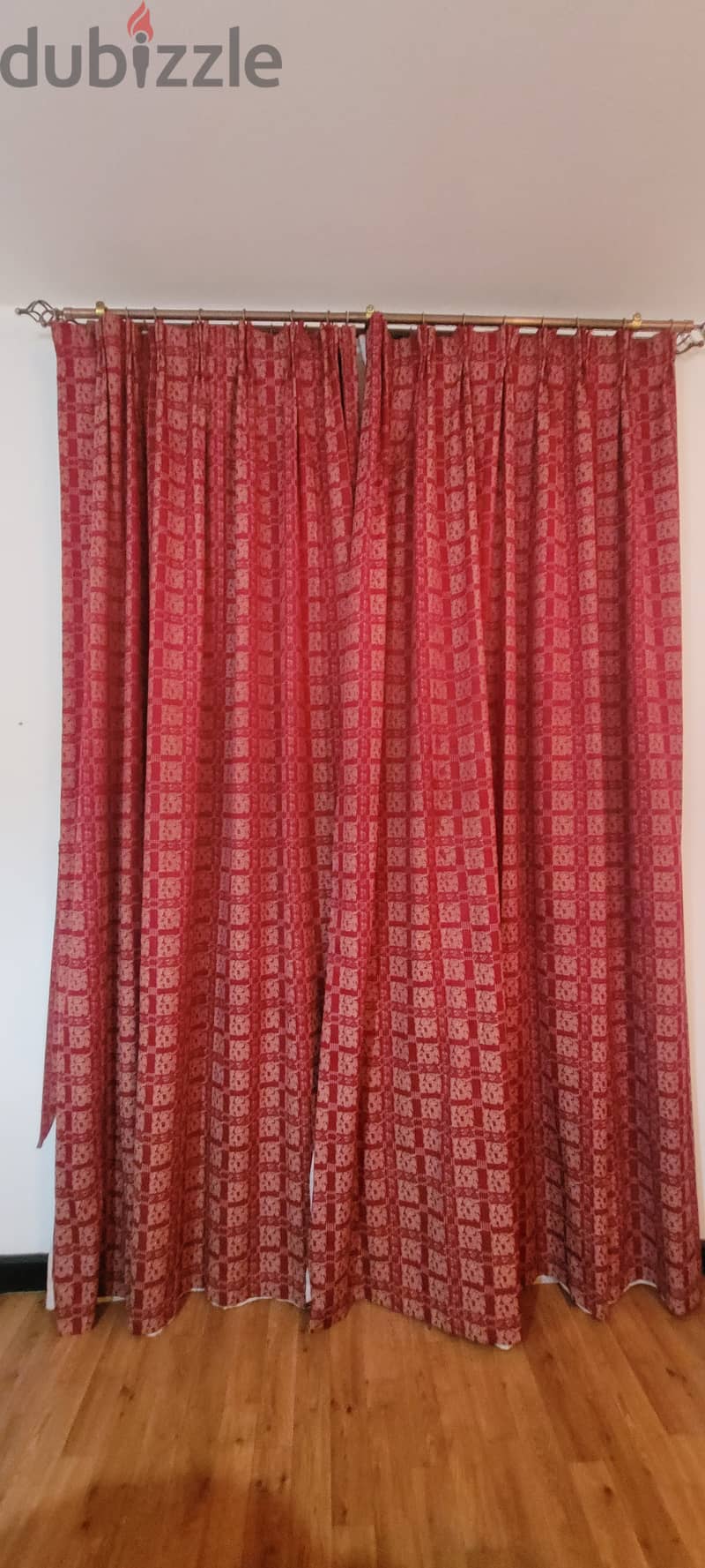 Beautiful Curtains ,  Cloths behind with the Rod 1