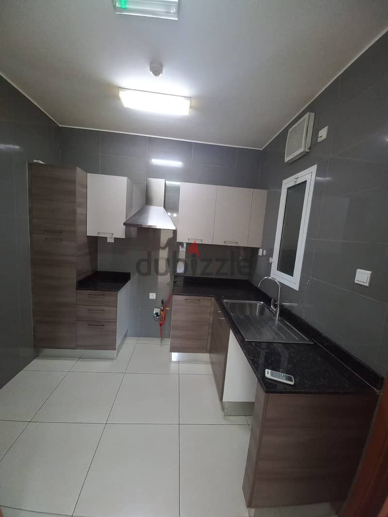 Clean flat 2 bhk to let ,located al hail north different floors , 1