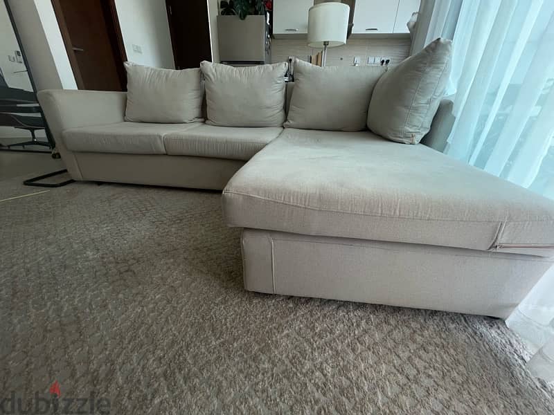 Sofa in baige color in good condition سوفا بيج 1