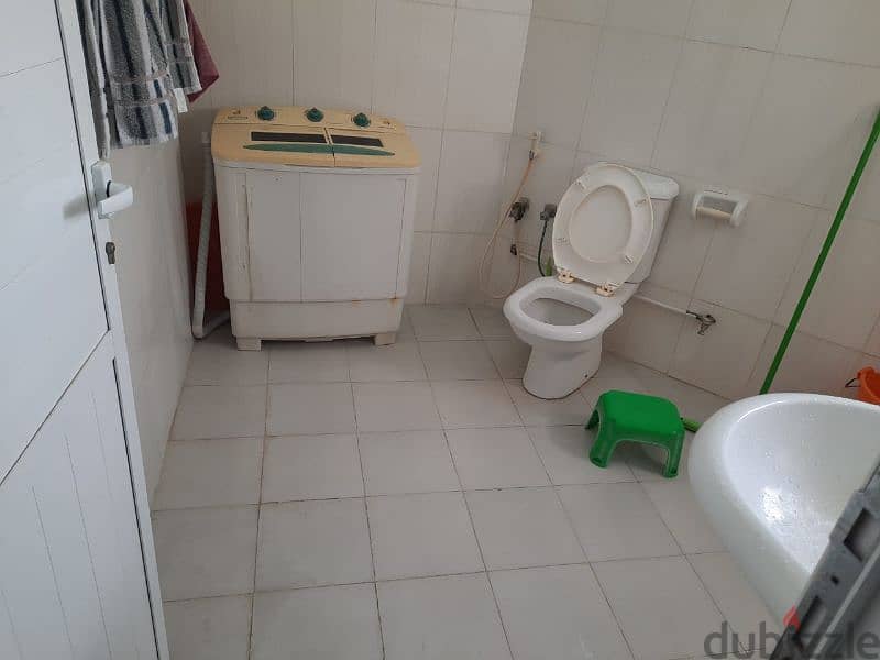 single big room with attached bathroom at alhail for rent 3