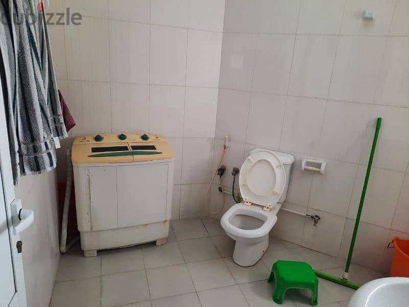single big room with attached bathroom at alhail for rent 5