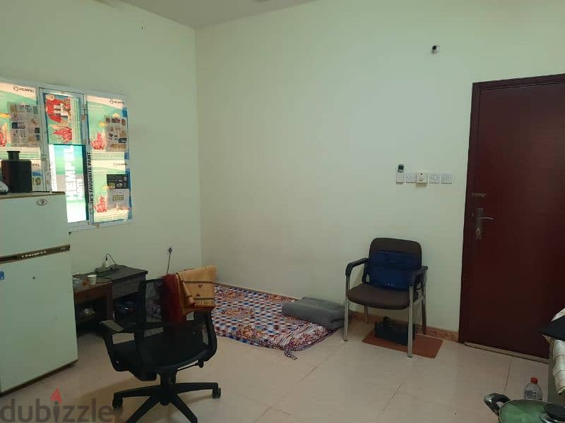 single big room with attached bathroom at alhail for rent 8