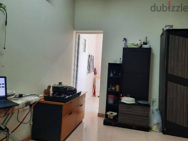 single big room with attached bathroom at alhail for rent 11