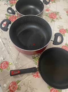 used 2 cooking pots and 1 pan in 2.5 rial