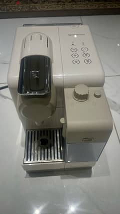 مكينة قهوة نيسبرسو    Nesspresso coffee  machine
