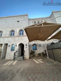 Luxury villa in a prime location in Al Hail فيلا راقيه في الحيل