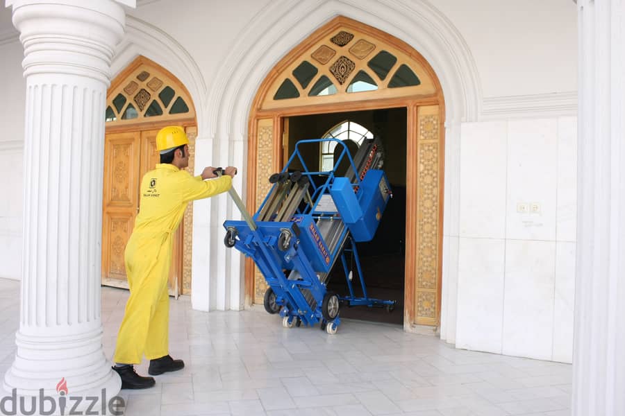 Man-lift for maintaining mosques and buildings منصة العمل الجوية لصيان 5