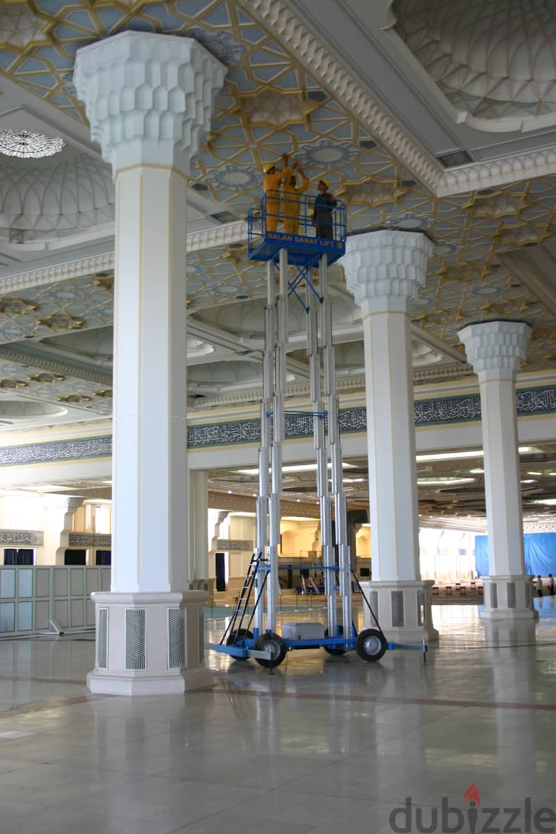 Man-lift for maintaining mosques and buildings منصة العمل الجوية لصيان 7