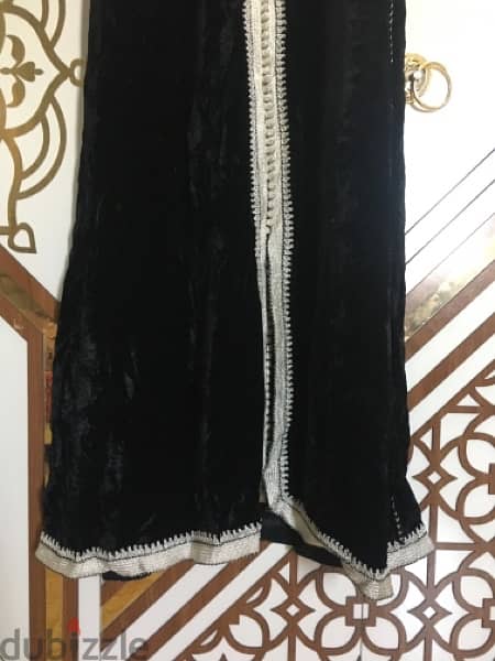 فستان مغربي خياطة يدوية توب من نوعية فخمة وحزام مرسخ باحجار كريمة 3
