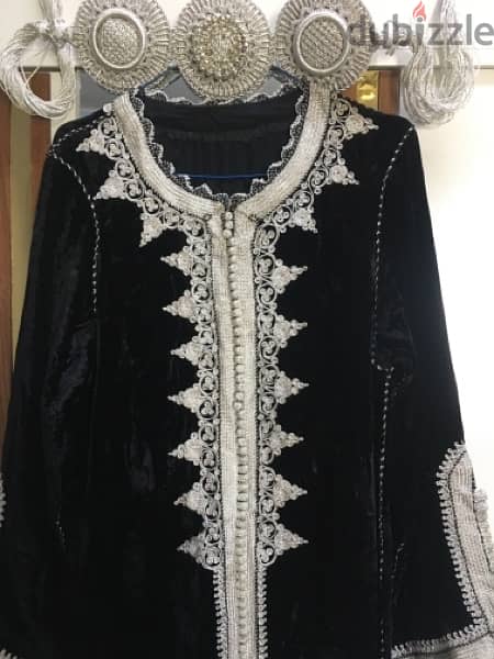 فستان مغربي خياطة يدوية توب من نوعية فخمة وحزام مرسخ باحجار كريمة 5