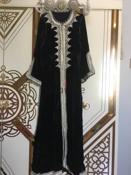 فستان مغربي خياطة يدوية توب من نوعية فخمة وحزام مرسخ باحجار كريمة 6