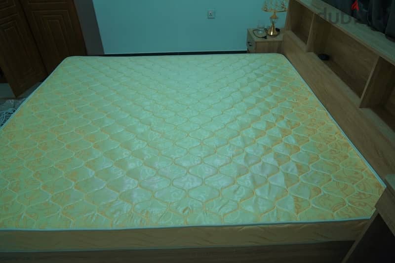 MATTRESS USED ONLY 2 weeks 3