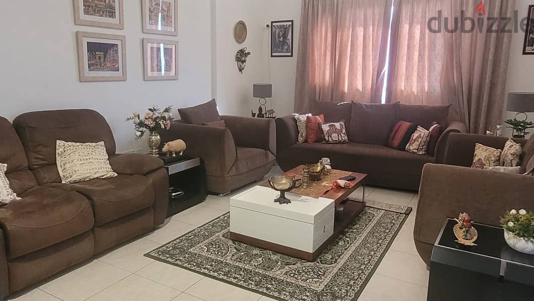 Expat Leaving: Good condition furniture and accessories 2