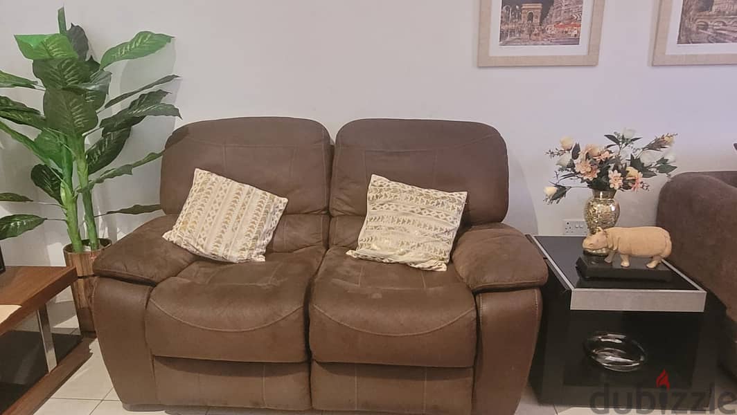 Expat Leaving: Good condition furniture and accessories 3