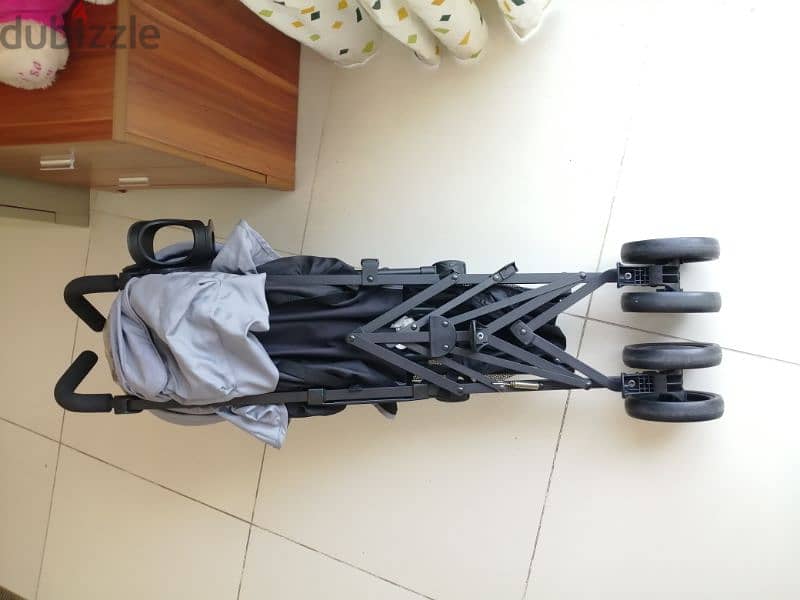 Sparingly used Baby stroller 7