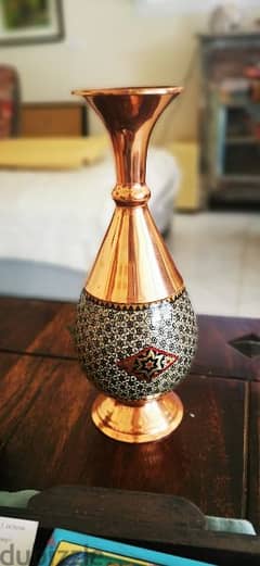 brass vase, approx 27cm