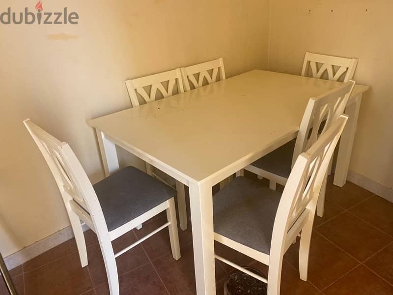 Dining chairs x6 and a table 1