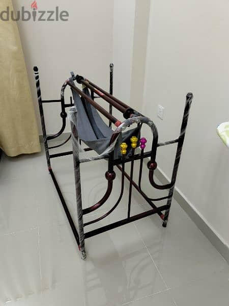 baby cradle almost new condition 1