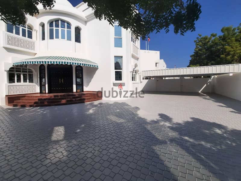 5 BR Well Maintained Villa for Rent – Shatti 1
