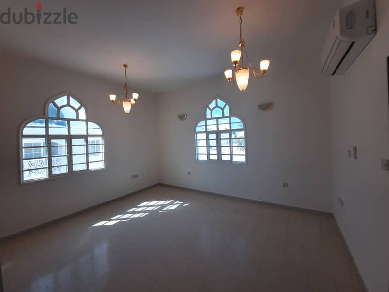 5 BR Well Maintained Villa for Rent – Shatti 10