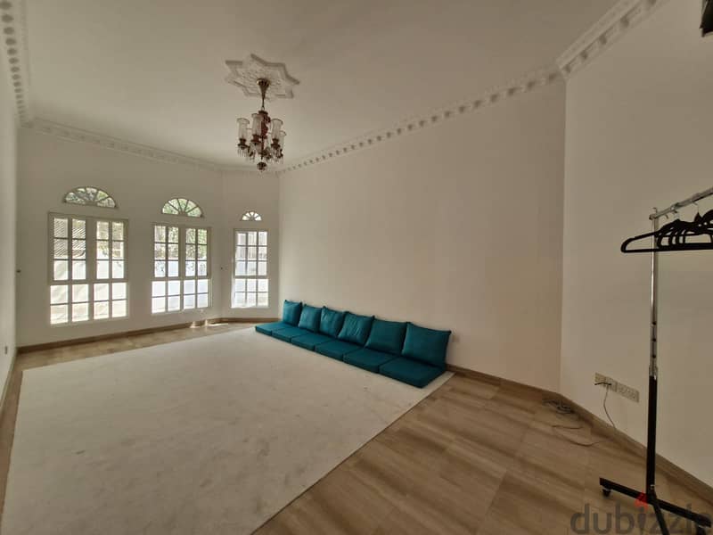 7 BR Amazing Villa In Shatti Al Qurum For Rent 3