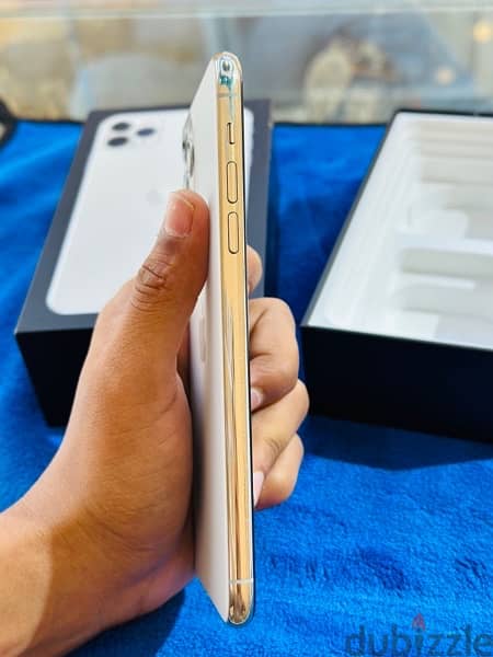 iPhone 11 pro max 256GB - 93% battery - with box - good phone 2