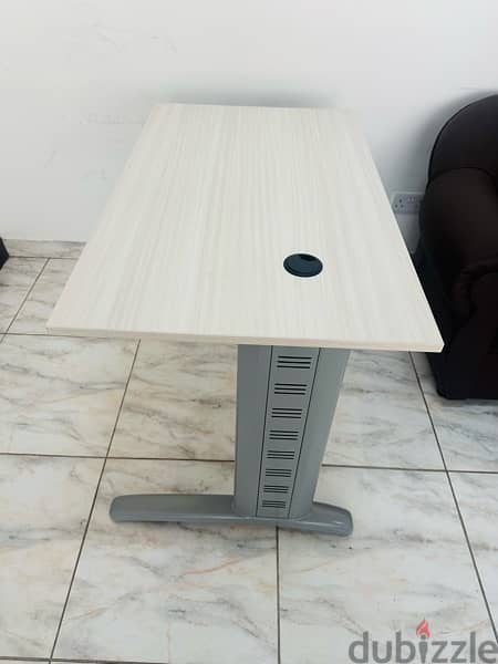 Office workstation table for sale like new 1
