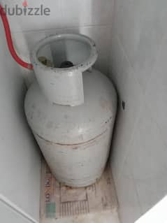 Cylinder with gas