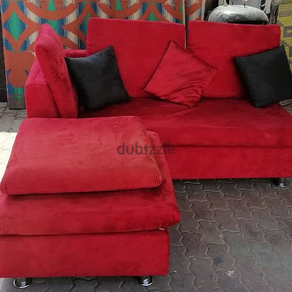 velvety very clean sofa 3 seater looks brand new call 92378936 or msg 3