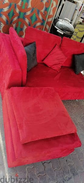 velvety very clean sofa 3 seater looks brand new call 92378936 or msg 4