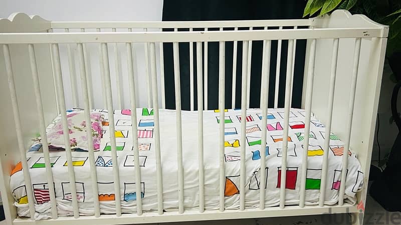baby crib white in color with two mattresses 4