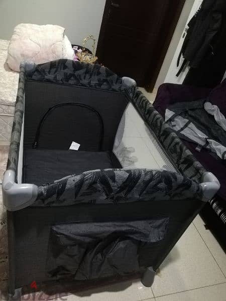 baby crib with mattress and baby bath bed. 1