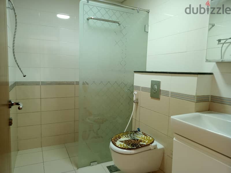 شقه للايجار 2غرفه في منطقه القرم / 2bhk apartment for rent in Qurm 8