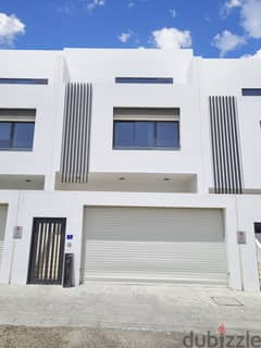 Amazing modern 3+1BHK Villa FOR RENT in Qurum Heights PPV86