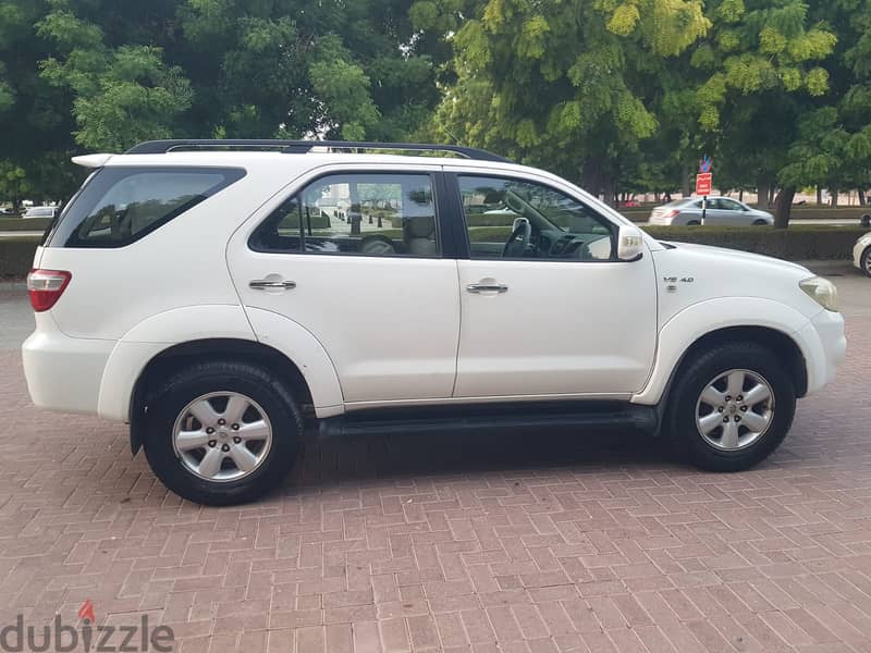 Toyota, Fortuner, four wheel drive, year 2011, 6 cylinder 7