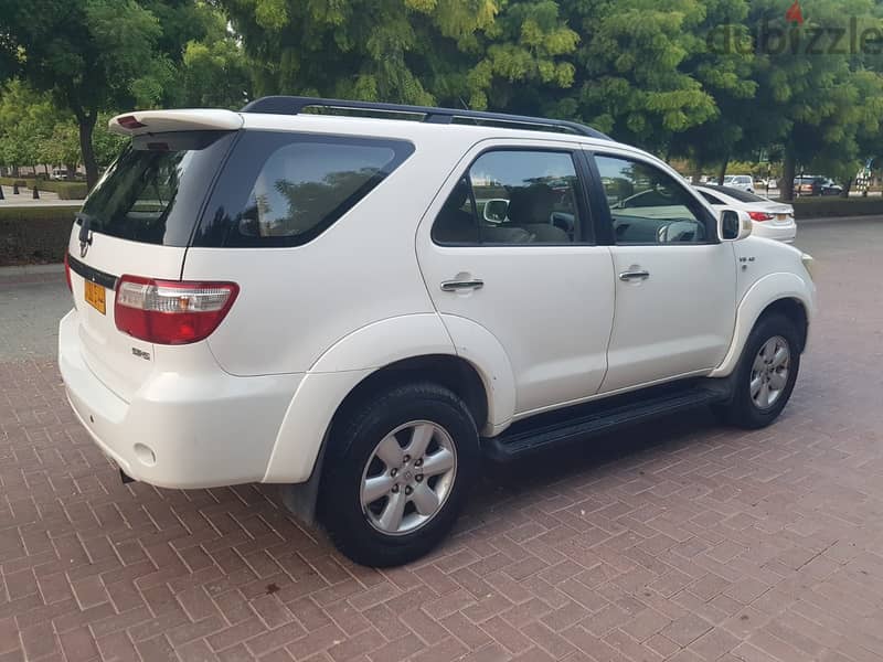 Toyota, Fortuner, four wheel drive, year 2011, 6 cylinder 8