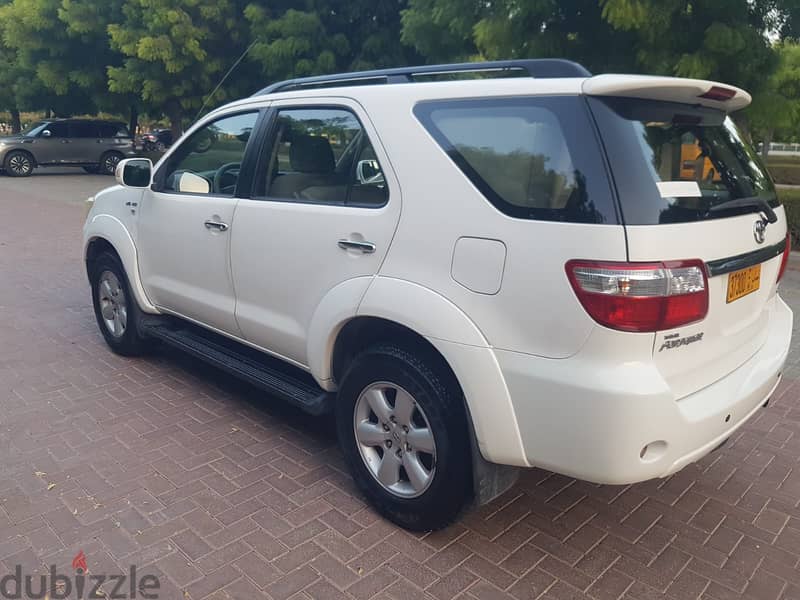 Toyota, Fortuner, four wheel drive, year 2011, 6 cylinder 14