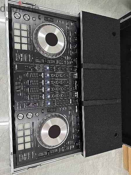 PIONEER DDJ SZ Controller with MAGMA TOUR CASE. Price 400 rials. 4