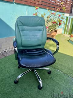 Rotating,heavy duty,comfortable Office chair.