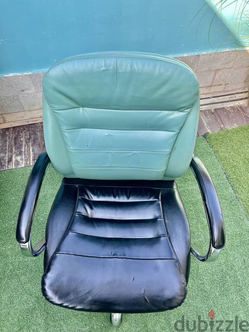 Rotating,heavy duty,comfortable Office chair. 3