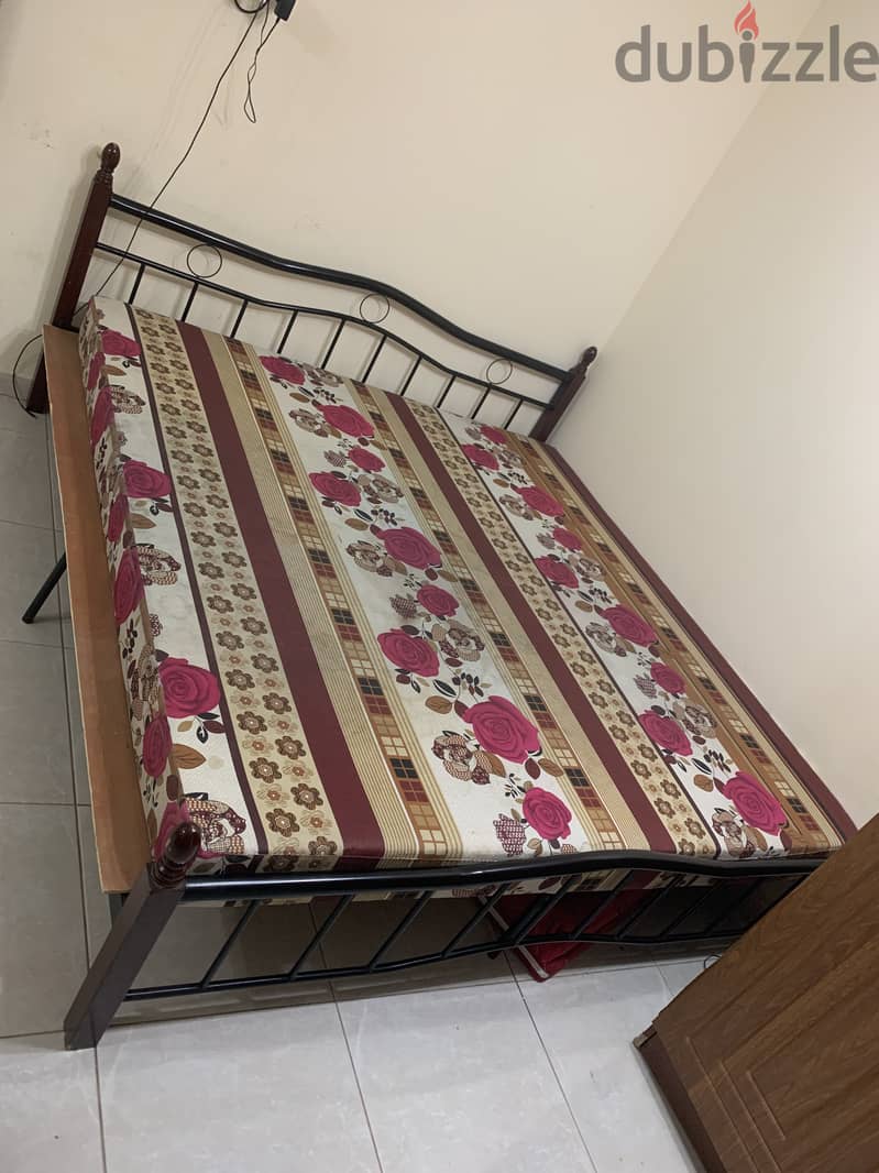 King size bed with medicated mattress omr 35 @ South Mawaleh 1