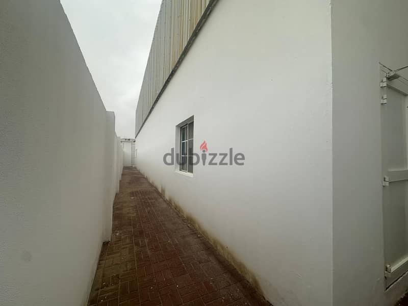 1. Fully fitted Warehouse located in misfah, build up size is 750 sqm, 12