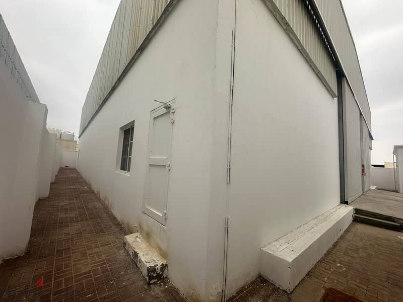 1. Fully fitted Warehouse located in misfah, build up size is 750 sqm, 18