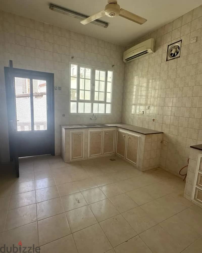 Twin Villa for rent Al Ghubra North For the rent Villa 4 BHK for rent 6