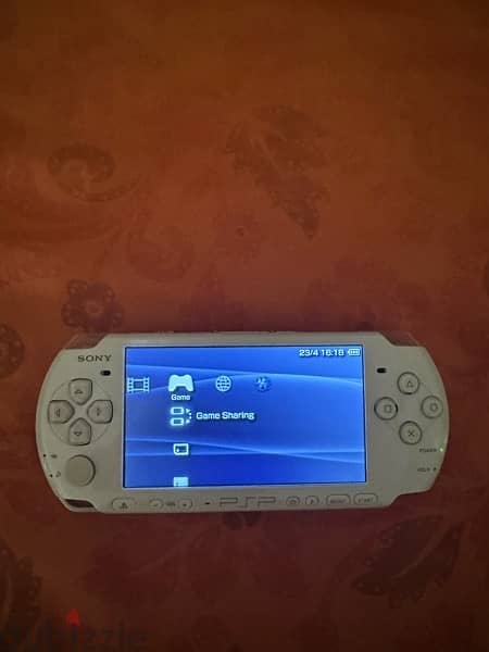 Selling PSP model 3000 white ueed 2 months 3